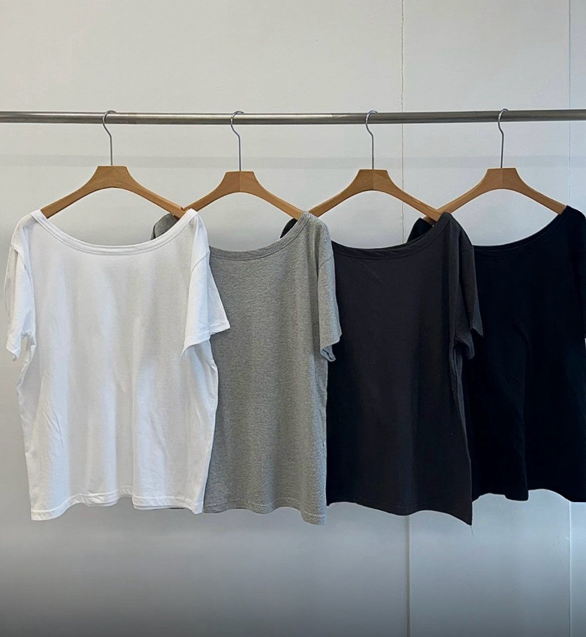3月限定韓貨預訂95折☆ Basic斜膊Oversize Tee 四色入