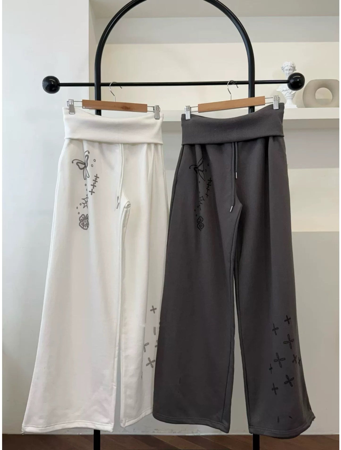 4月限定韓貨預訂95折ᢉ𐭩 Printed Wrinkled Pants 兩色入