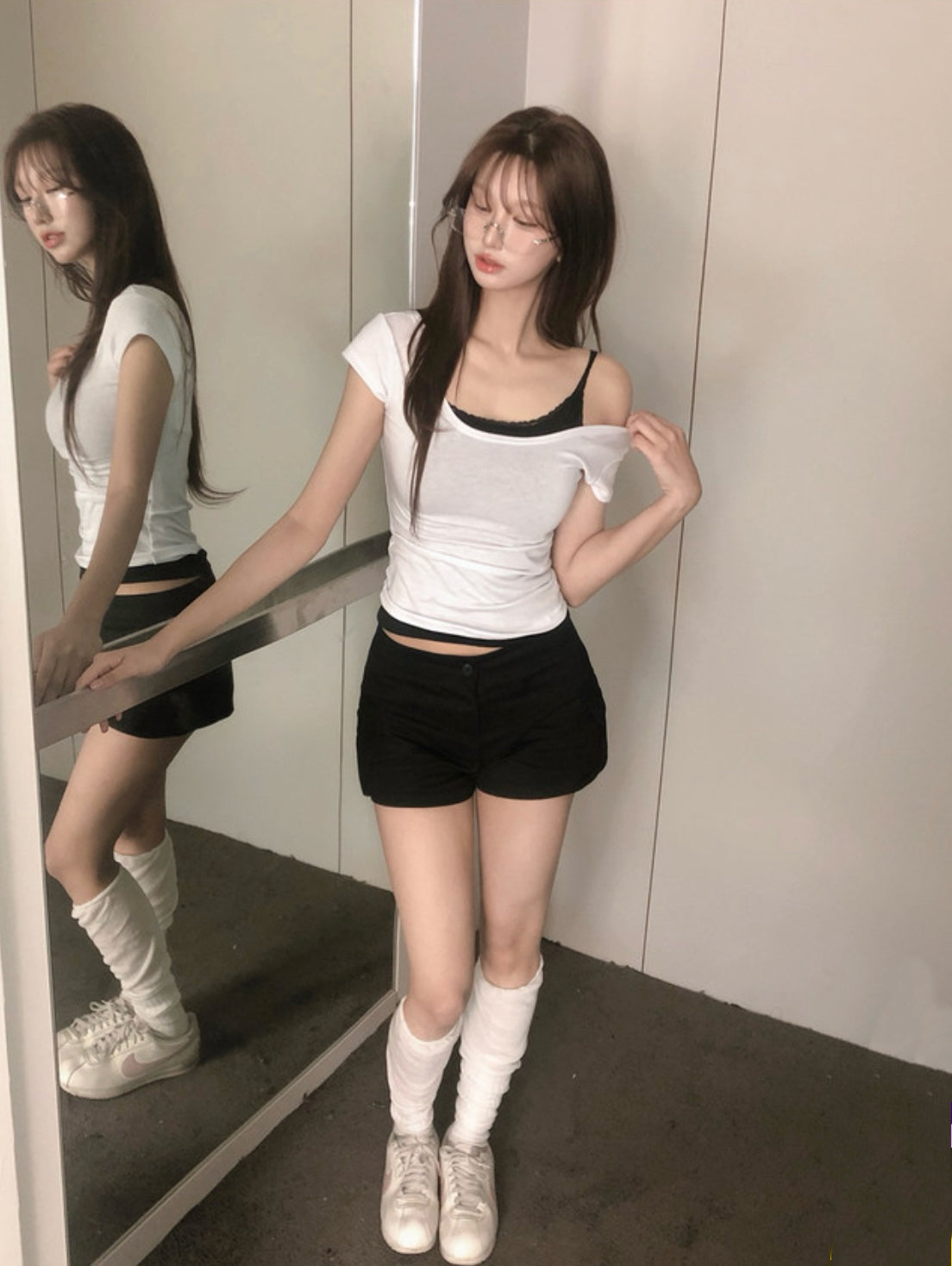 4月限定韓貨預訂95折ᢉ𐭩  U領貼身Crop Top 六色入