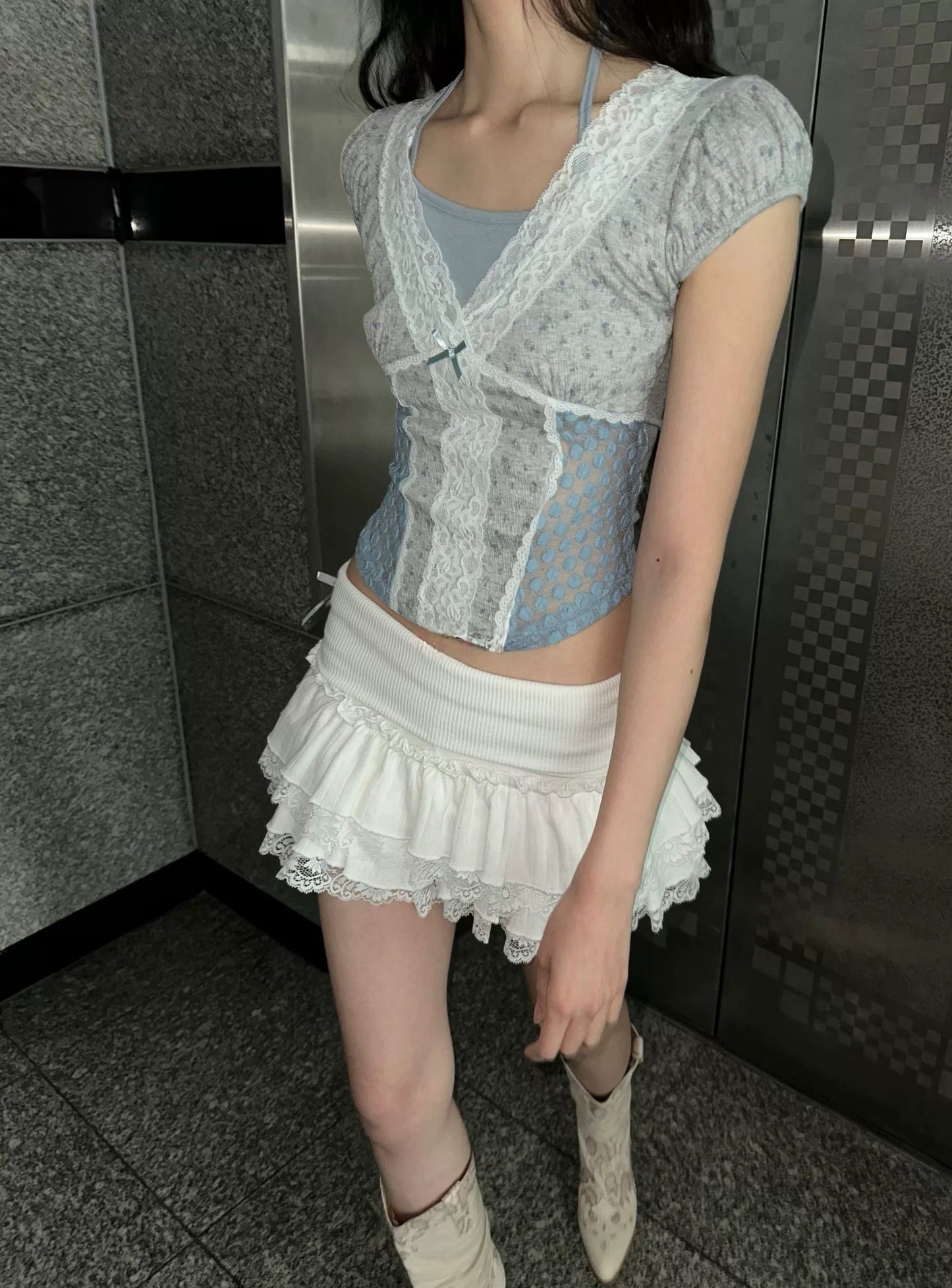 Lace邊修身碎花Top 兩色入