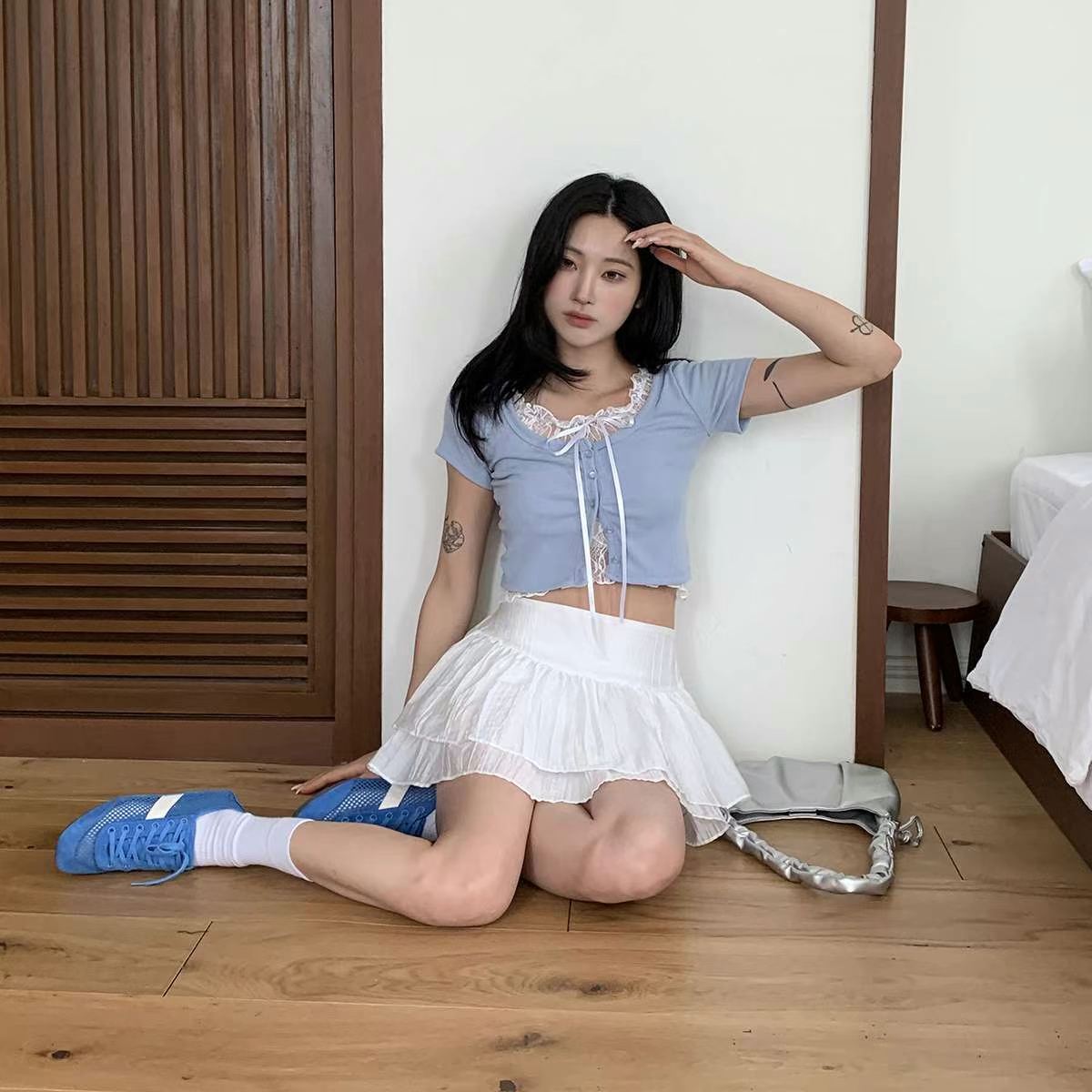 4月限定韓貨預訂95折ᢉ𐭩 Lace鈕扣短袖Top 四色入