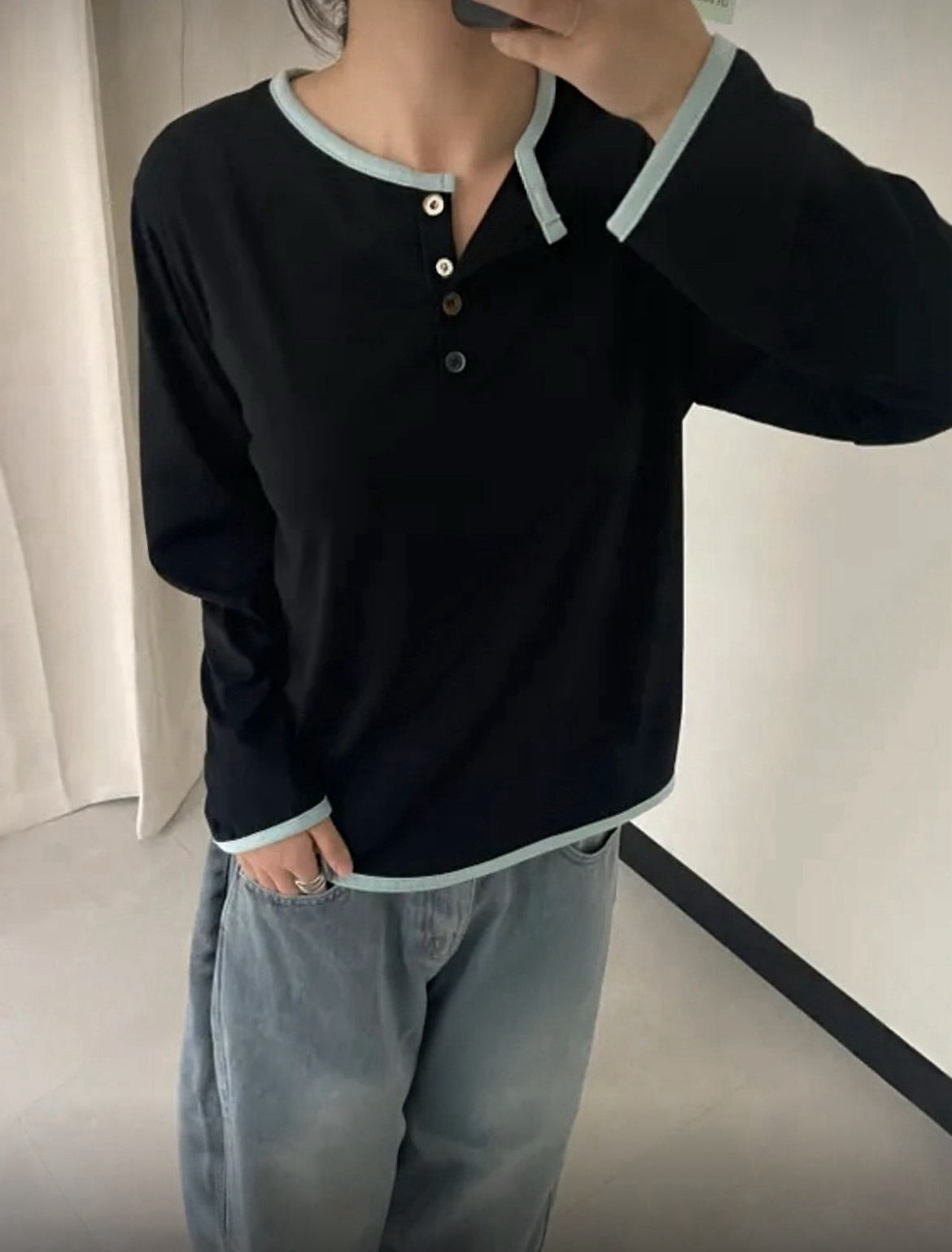 撞色邊亨利領長袖Top 兩色入