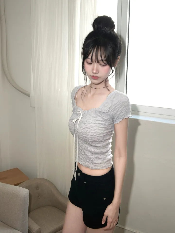 7月韓貨預訂95折಄ 皺紋荷葉邊綁帶短上衣 三色入