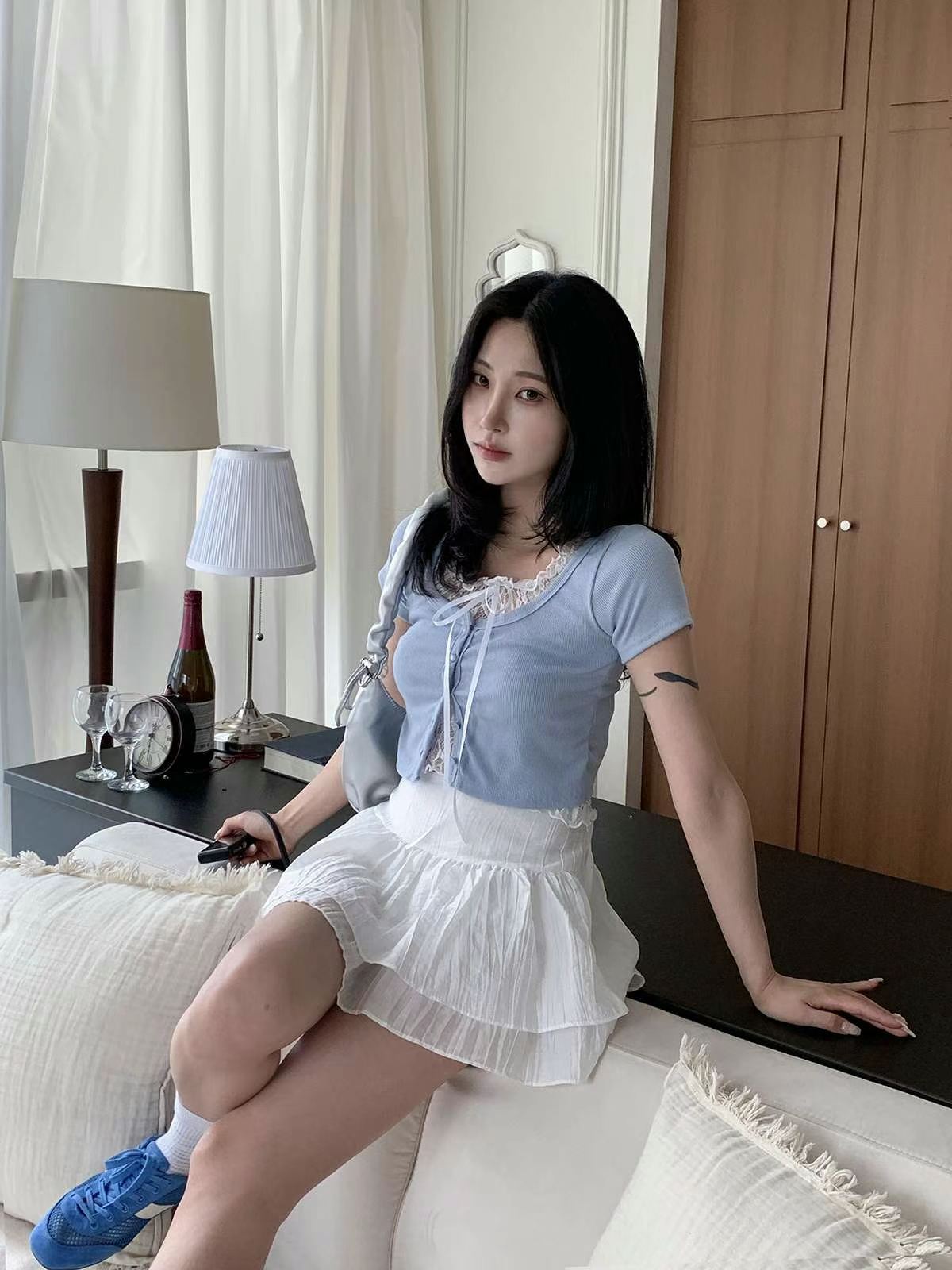 4月限定韓貨預訂95折ᢉ𐭩 Lace鈕扣短袖Top 四色入