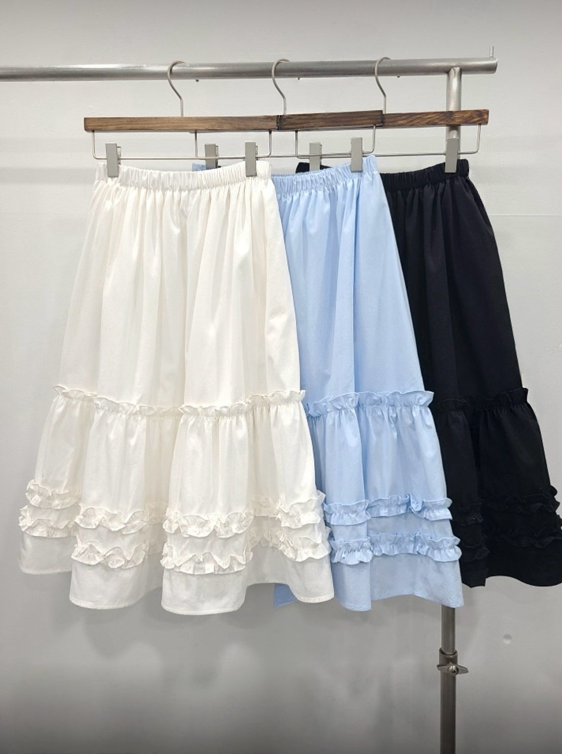 3月韓貨預訂95折☆ Ruffle7分半身裙 三色入