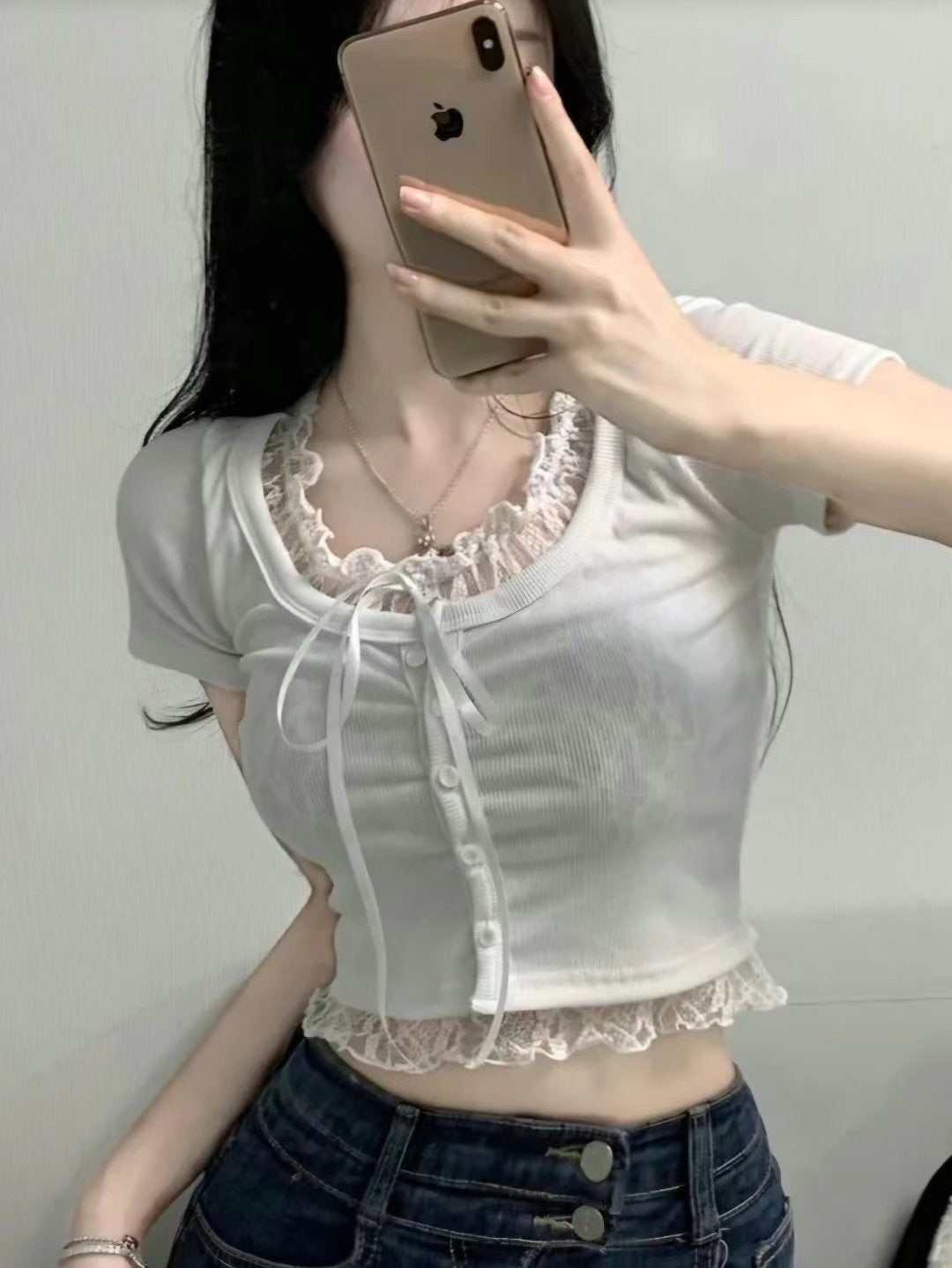 4月限定韓貨預訂95折ᢉ𐭩 Lace鈕扣短袖Top 四色入