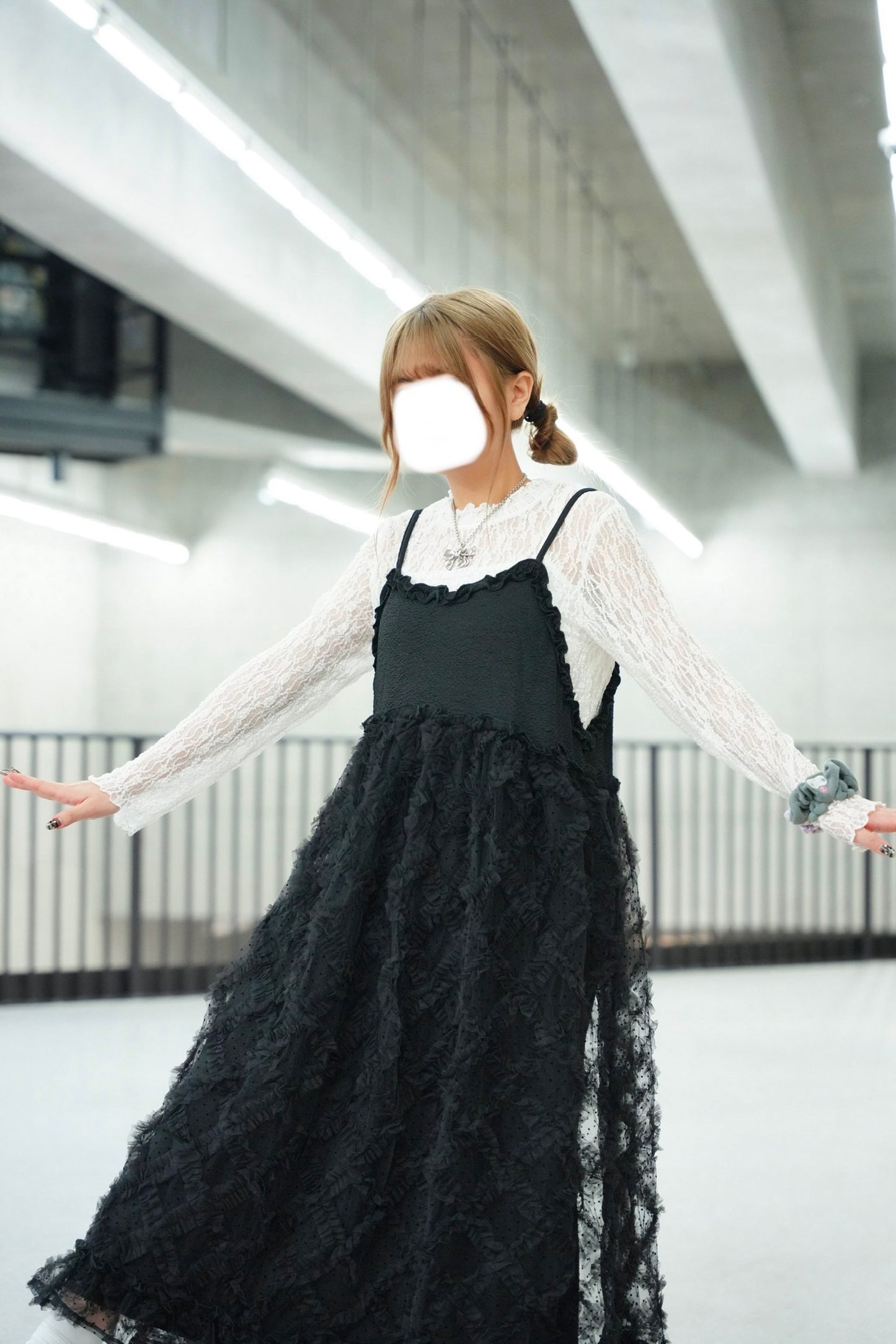 [最後現貨] 鏤空親膚LACE TOP 兩色入￼