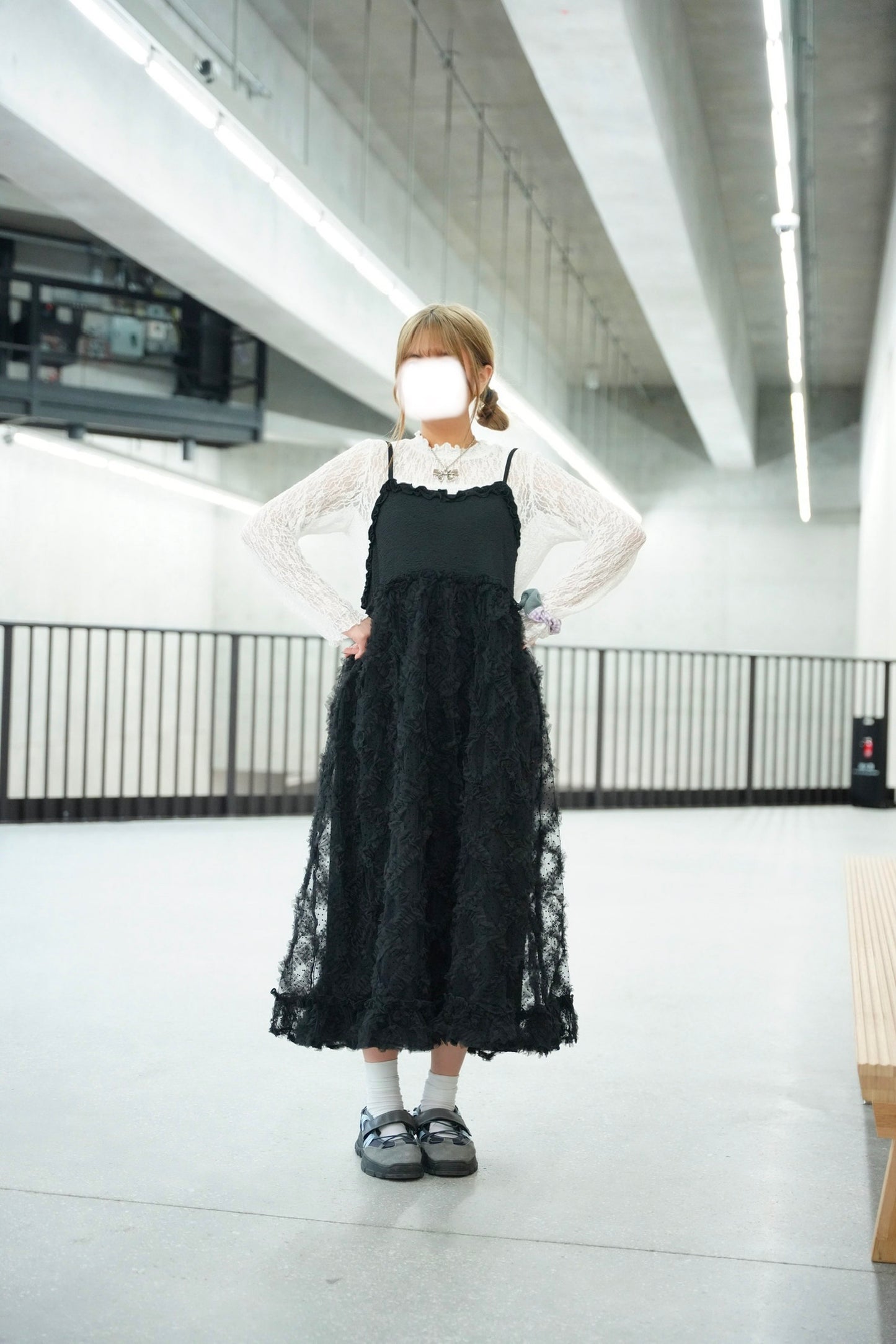 [最後現貨] 鏤空親膚LACE TOP 兩色入￼