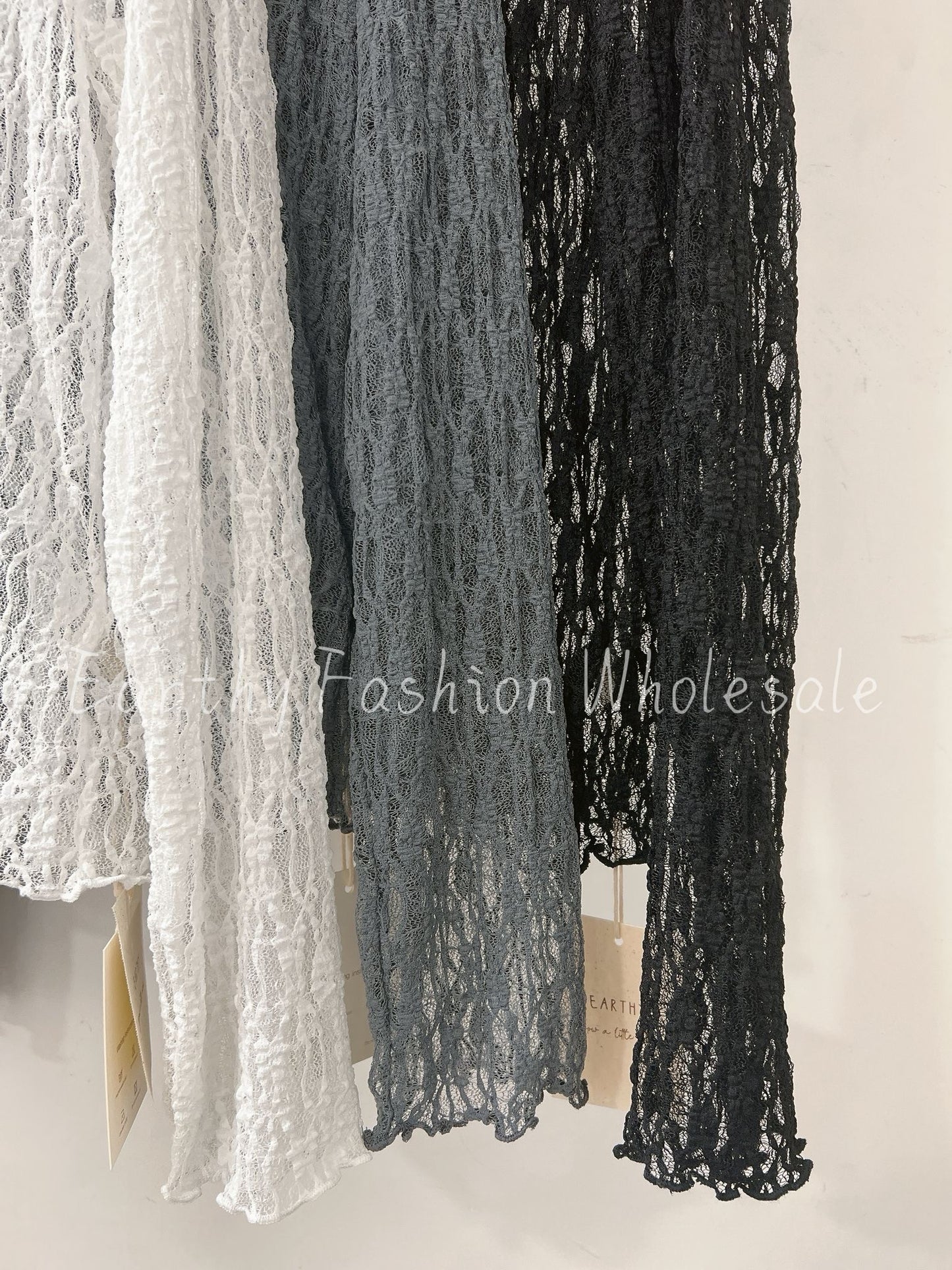 [最後現貨] 鏤空親膚LACE TOP 兩色入￼
