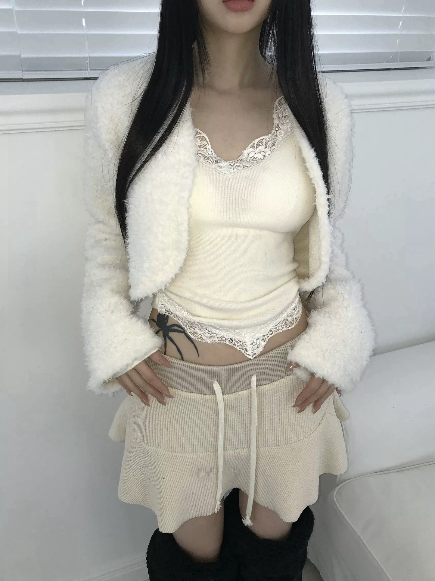 3月限定韓貨預訂95折☆ V-neck貼身Lace Top 三色入