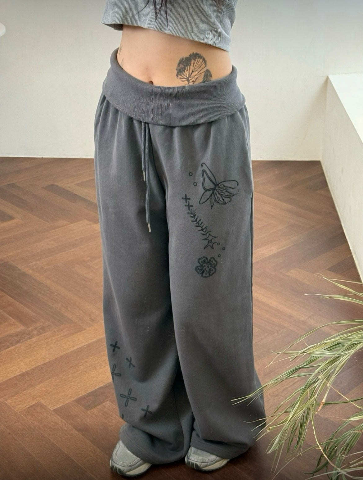 4月限定韓貨預訂95折ᢉ𐭩 Printed Wrinkled Pants 兩色入