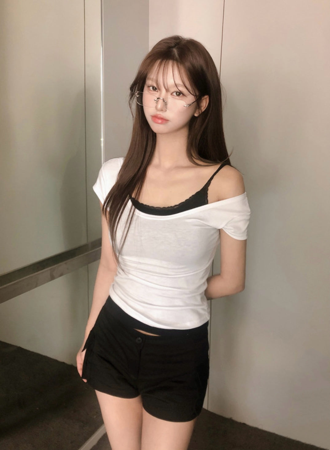 4月限定韓貨預訂95折ᢉ𐭩  U領貼身Crop Top 六色入