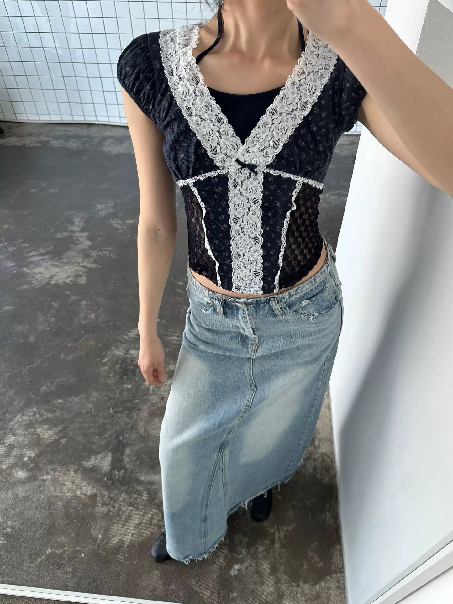 Lace邊修身碎花Top 兩色入