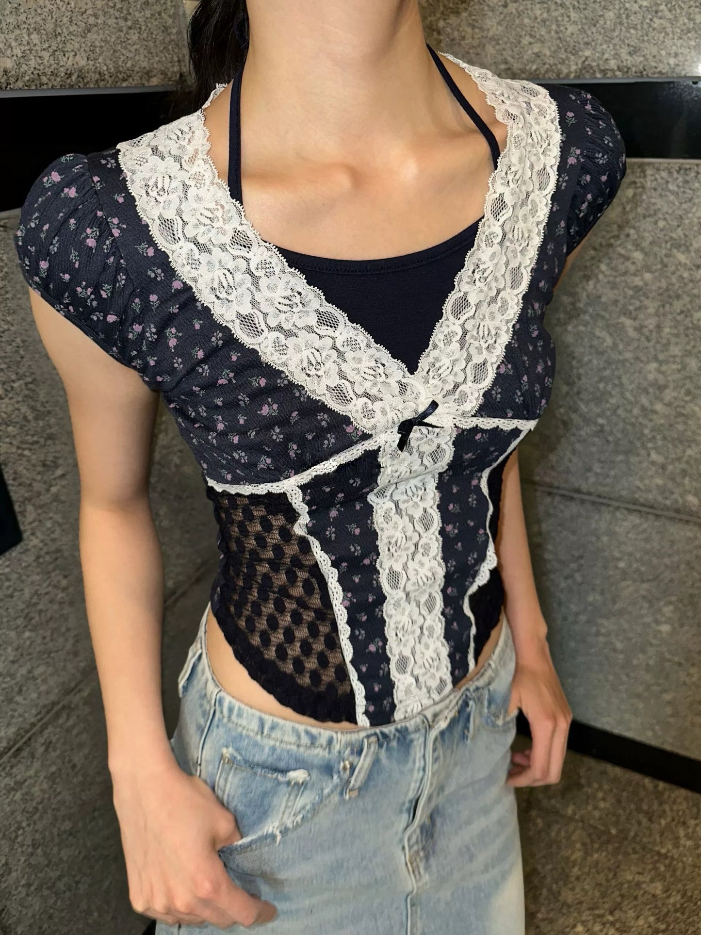 Lace邊修身碎花Top 兩色入